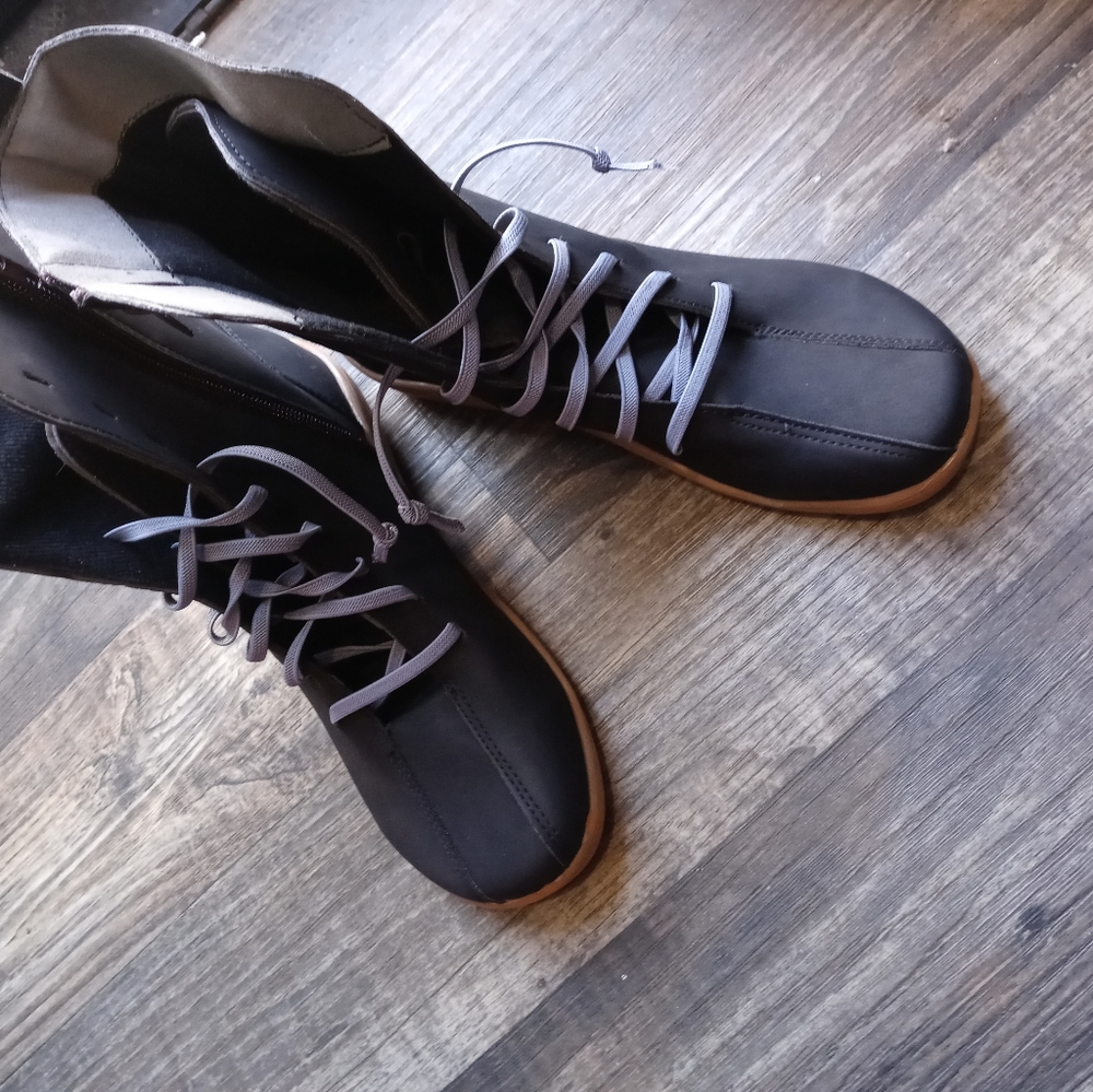 Boots - Picture 3 of 5